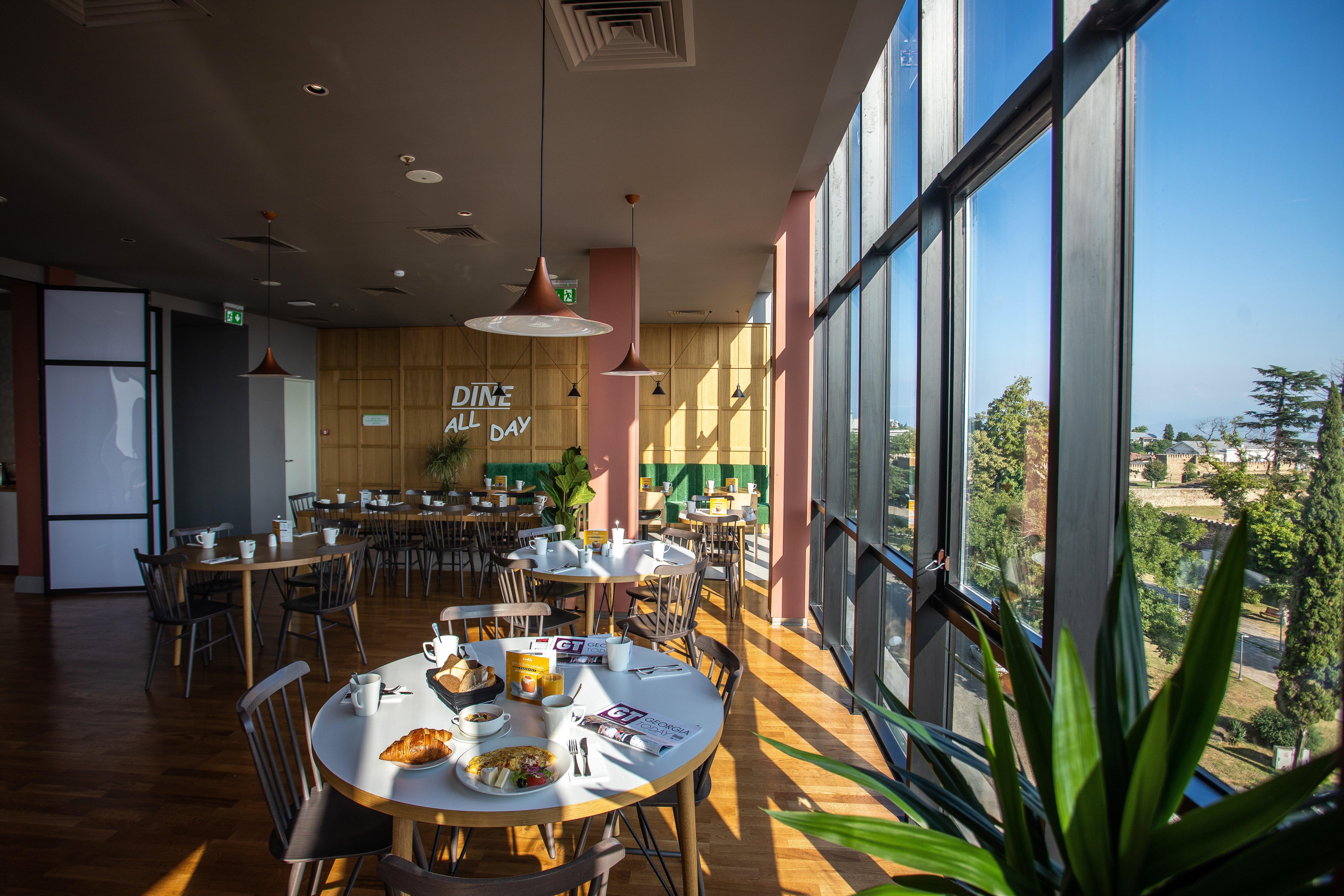 Holiday Inn Telavi By Ihg Buitenkant foto